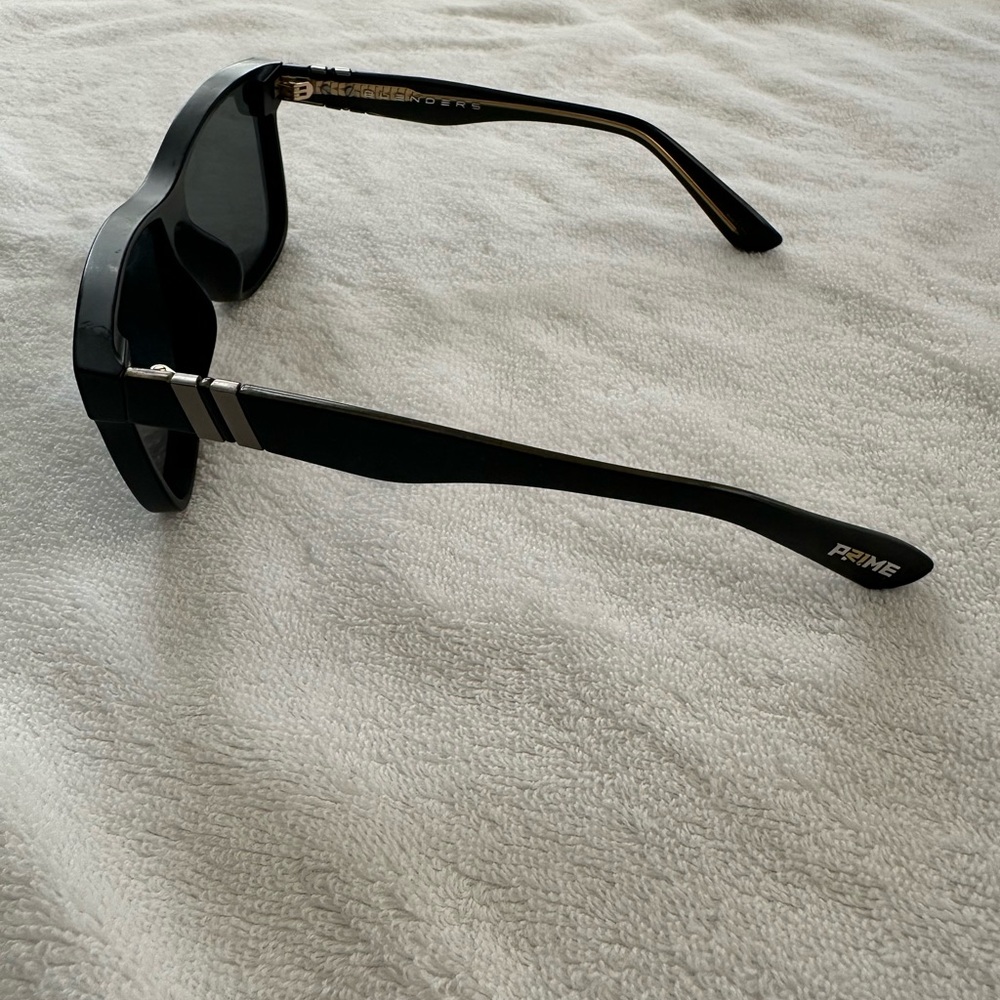 Blenders Black Polarized Sunglasses - Picture 5 of 5